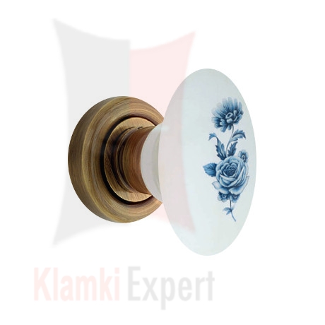 Klamka FLAVIA 681, porcelana biała z kwiatem niebieskim, rozeta 103 OG brązowiony przecierany